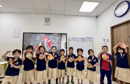 Class 2B Students at Horizon International Bilingual School Joyfully Craft Mid-Autumn Lanterns ✨